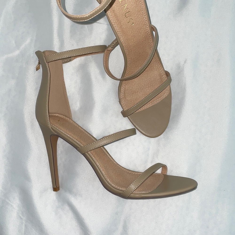 Venus High Heels / Tan / 9.5 W
